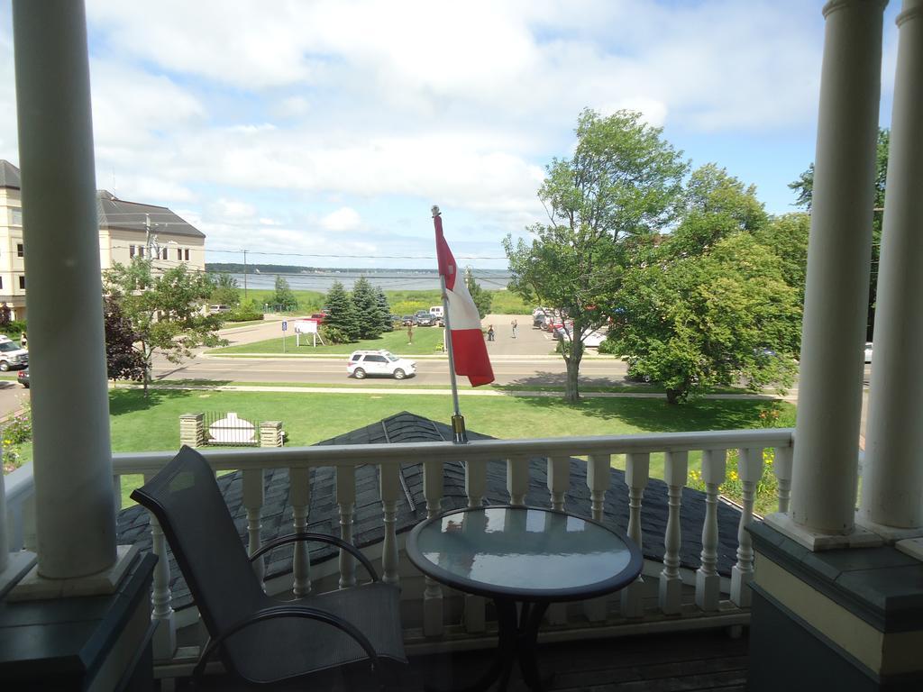Maison Tait House Hotel Shediac Bagian luar foto