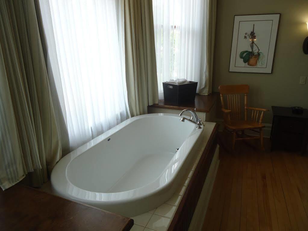 Maison Tait House Hotel Shediac Bagian luar foto