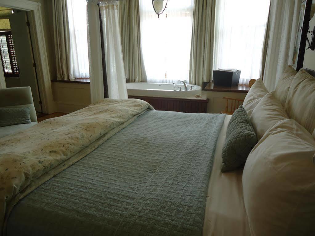 Maison Tait House Hotel Shediac Bagian luar foto