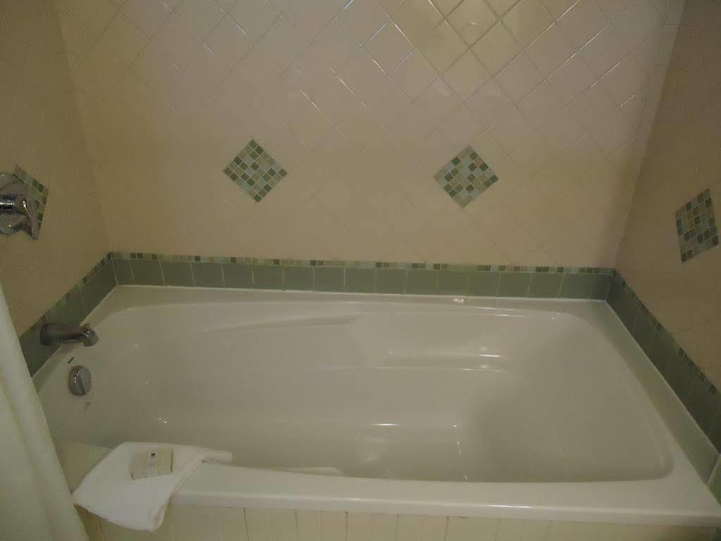Maison Tait House Hotel Shediac Bagian luar foto